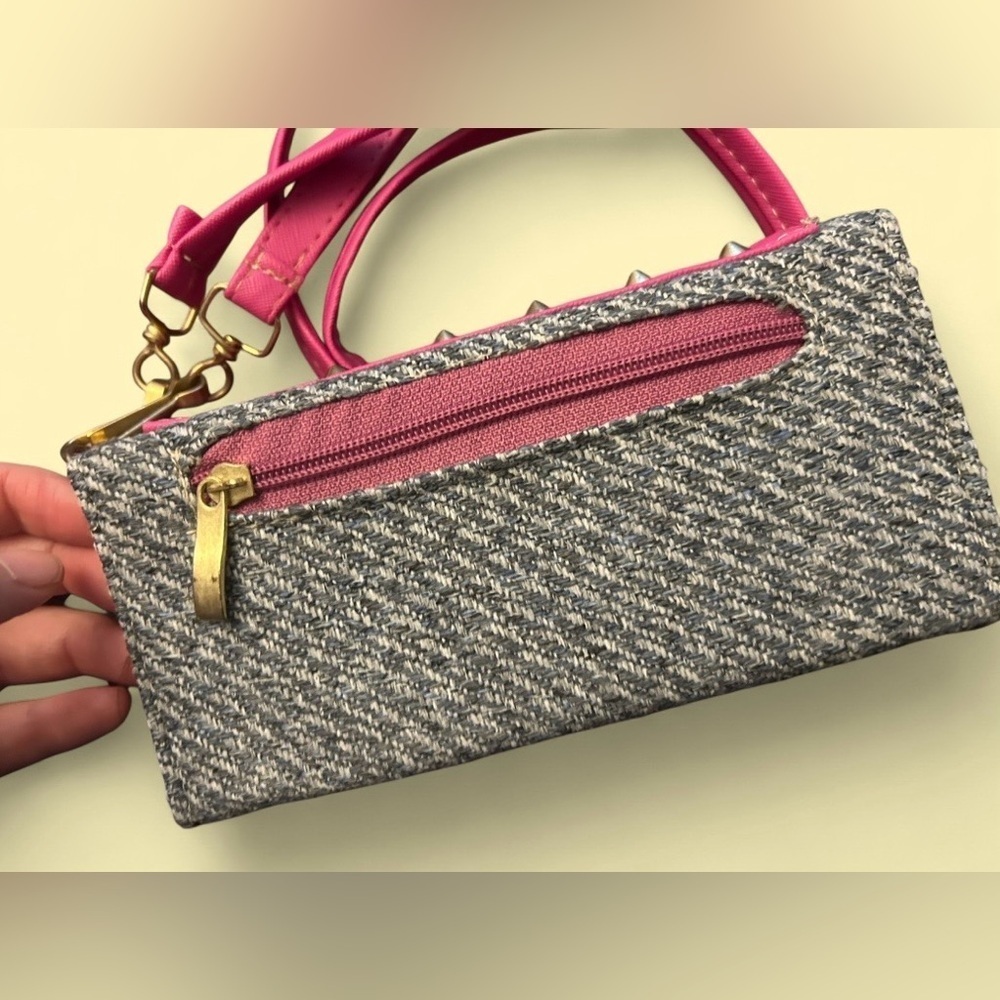Frida Kahlo Inspired Crossbody Clutch w/ Adjustable Strap – Handmade Style - Picture 8 of 9